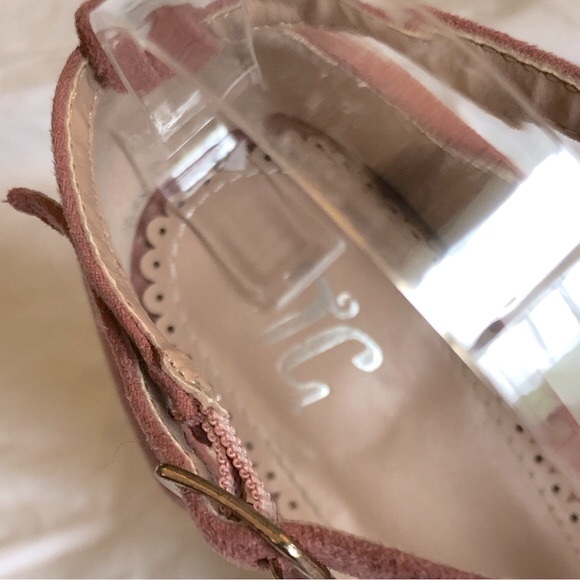 JOURNEE COLLECTION “Suede” Strap-Front Pumps (7.5M) - Picture 11 of 15